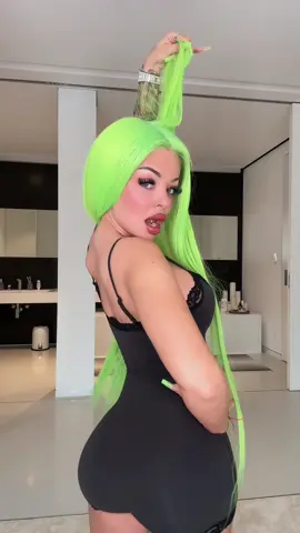 A post by @katjakrasavice on TikTok caption: Bundeskanzlerin Transformation 👀💚