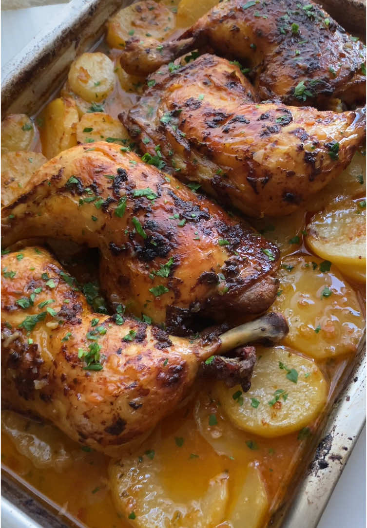 A post by @cuisine_11__facile on TikTok caption: Idée repas simple et délicieux essayez ‼️🤤 ##cuisinefacile ##recette#cuisine #recettefacile #recettesimple #pommesdeterre #pouletaufour #pommesdeterreaufour #ideerepas #cooking #tiktokkitchen #recipe #pourtoii #foryouu #frypgシ #explore #tik_tok #explorepage✨ #cupcut #CapCut 