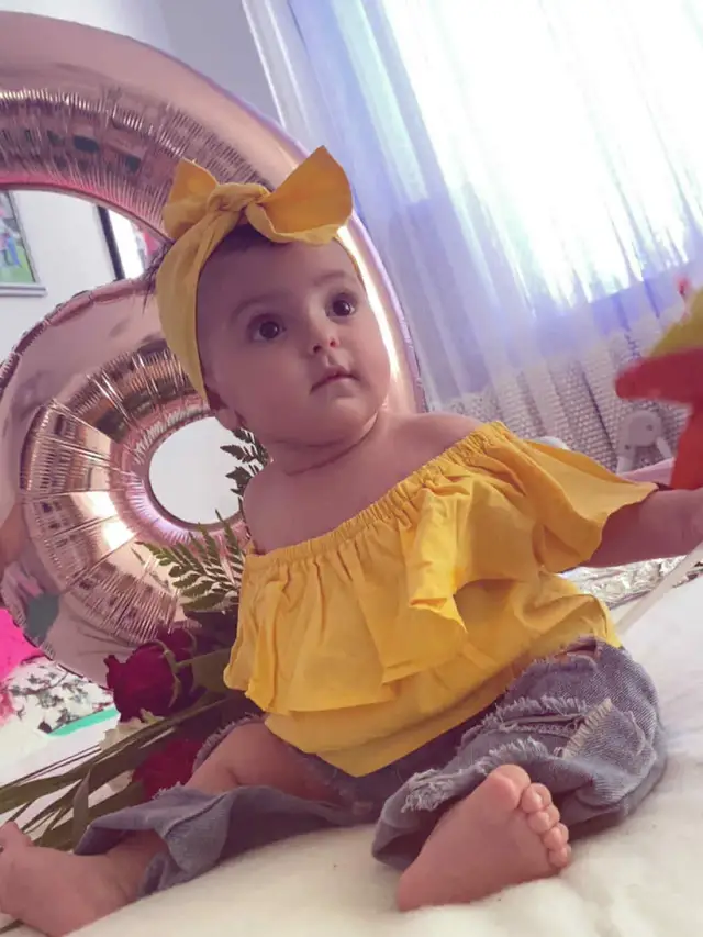 A post by @alexya_deny08 on TikTok caption: La mulți ani, îngerașul meu de 6 luni!❤️❤️❤️ Astăzi se împlinesc 6 luni de când ai venit în viața noastră și ai umplut-o cu dragoste, zâmbete și lumină. În fiecare zi ne uimești cu felul în care crești, înveți și îți descoperi lumea. Ești mica noastră minune, rază de soare și cea mai frumoasă binecuvântare pe care o puteam primi.😍❤️ Îți dorim sănătate, fericire, râsete fără sfârșit și o copilărie magică. Mami și tati te iubesc mai mult decât pot spune cuvintele. ❤️#fyp #FunkNoCapCut@🦋 🎀💋❣️🍒🌹❤️@❤️🇦🇩  Florin  🇩🇪❤️ @❤️Naomii❤️🙋‍♀️ 
