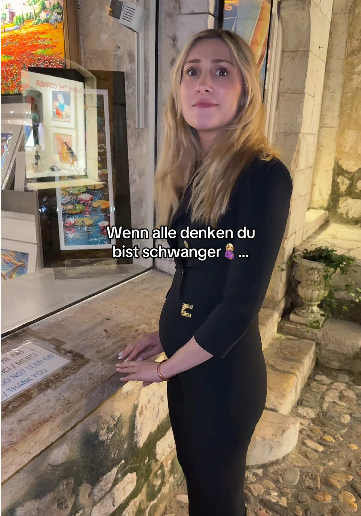 A post by @diewalsers on TikTok caption: Alle Frauen kennen es oder?😭 Folgt für mehr❤️