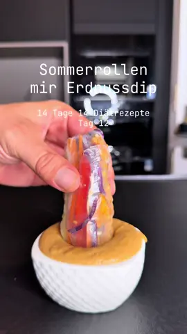A post by @joeskochwelt on TikTok caption: Sommerrollen mit Erdnussdip 🥜🌯 14 Tage 14 Diätrezepte - Tag 12 Zutaten: ✳️1 Pck. Reispapier ✳️2-3 Hähnchenbrüste ✳️1 rote Paprika ✳️2 Karotten ✳️1/2 Salatgurke ✳️1/4 Weiskohl ✳️1/4 Rotkohl Sauce: ✳️250ml Milch ✳️2,5 EL Erdnussbutter ✳️1,5 EL Sojasauce dunkel ✳️1/2 Zitronensaft ✳️1 TL Sambal Oelek ✳️Salz, Pfeffer, Chiliflocken #sommerrollen #erdnussdip #diätrezepte #viral #germany #foodporn #foodblogger #foodphotography #foodpic #foodie #foodblog #fyp #foryoupage #foodtiktok #mittagessen #Abendessen #schnellerezepte #gesunderezepte #lecker #leckerrezepte #mealprep #kochenmitkind #waskocheichheute #familienrezepte #kochideen #kochenmitkind #familienrezepte #foodtok #fürdich #fürdichpage #fürdichseiteシ #fürdichseiteviral