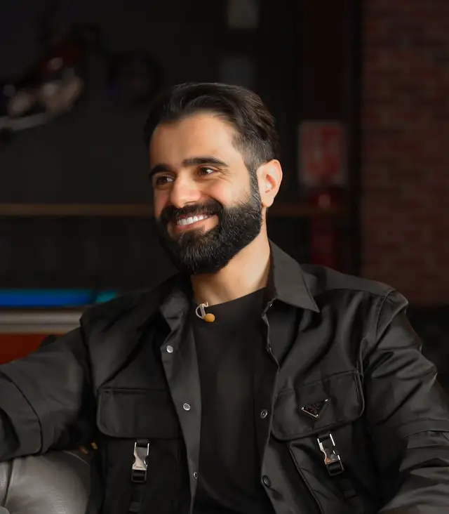 A post by @qqq on TikTok caption: #تحدي_المعلومات 🌍💫 من الرياكشنات شنو تتوقعون عنوان الحلقة ؟ النشر يبيله وقت .. المهم ان بدينـا 🚀 YouTube : QQQ الغافـري #QQQ #YouTube #Qatar