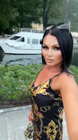 A post by @barbymora on TikTok caption: #CapCut 
