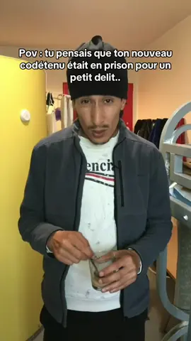 A post by @yns.bichoute on TikTok caption: Vous m'le surveillez celui là. #humour #ynsbichoute #pourtoi #fyp #pourtoii 