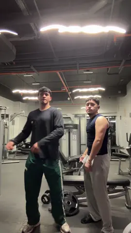 A post by @uzielgonzalezz on TikTok caption: Dónde andamos?🫠🫠🤝🏻 @ElPepinjr #foryoupage #uzielgonzalez #viral #fyp #cali #eluziel #elpepinjr #paratí #bailando #karelyruiz 