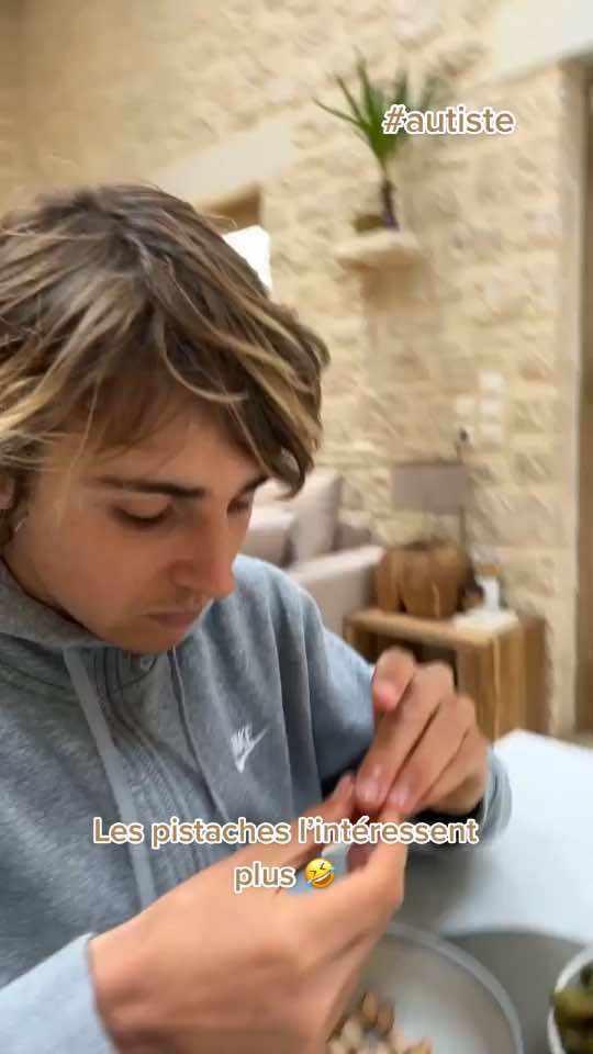 A post by @enzoetcharlotte on TikTok caption: #articuler #prononcer #handicapinvisible 