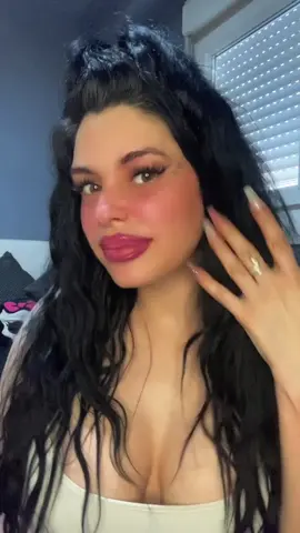 A post by @rociochik on TikTok caption: Pestañas diferentes longitud, duran mucho , ahórrate muchísimo dinero en salones , estás pesayañas son súper fáciles de poner y duran más de 2 semanas incluso  , comprar en el carrito del vídeo 😍  #tiktokshop #pestañas 