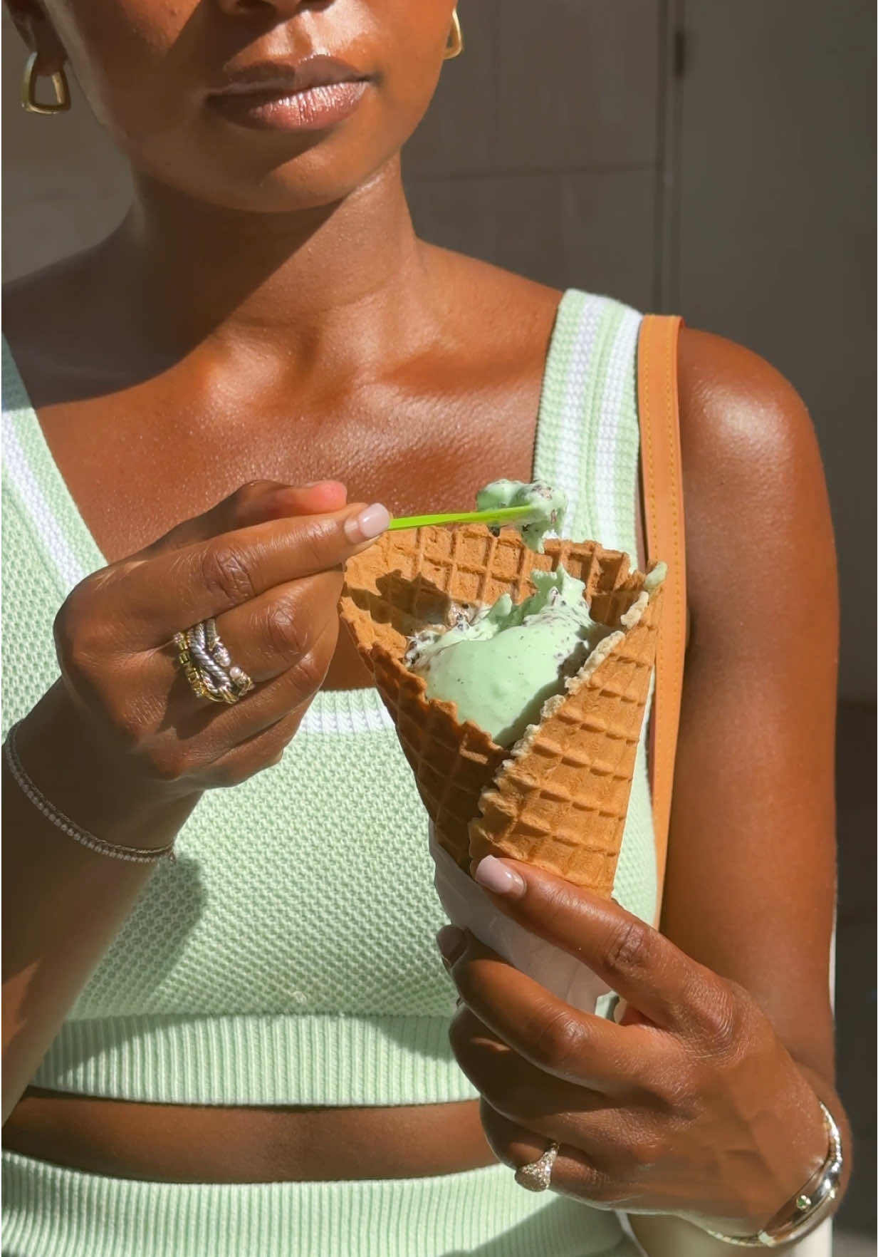 A post by @claaaarke on TikTok caption: it’s a pistachio summer 💚 @eos Products #eospartner 
