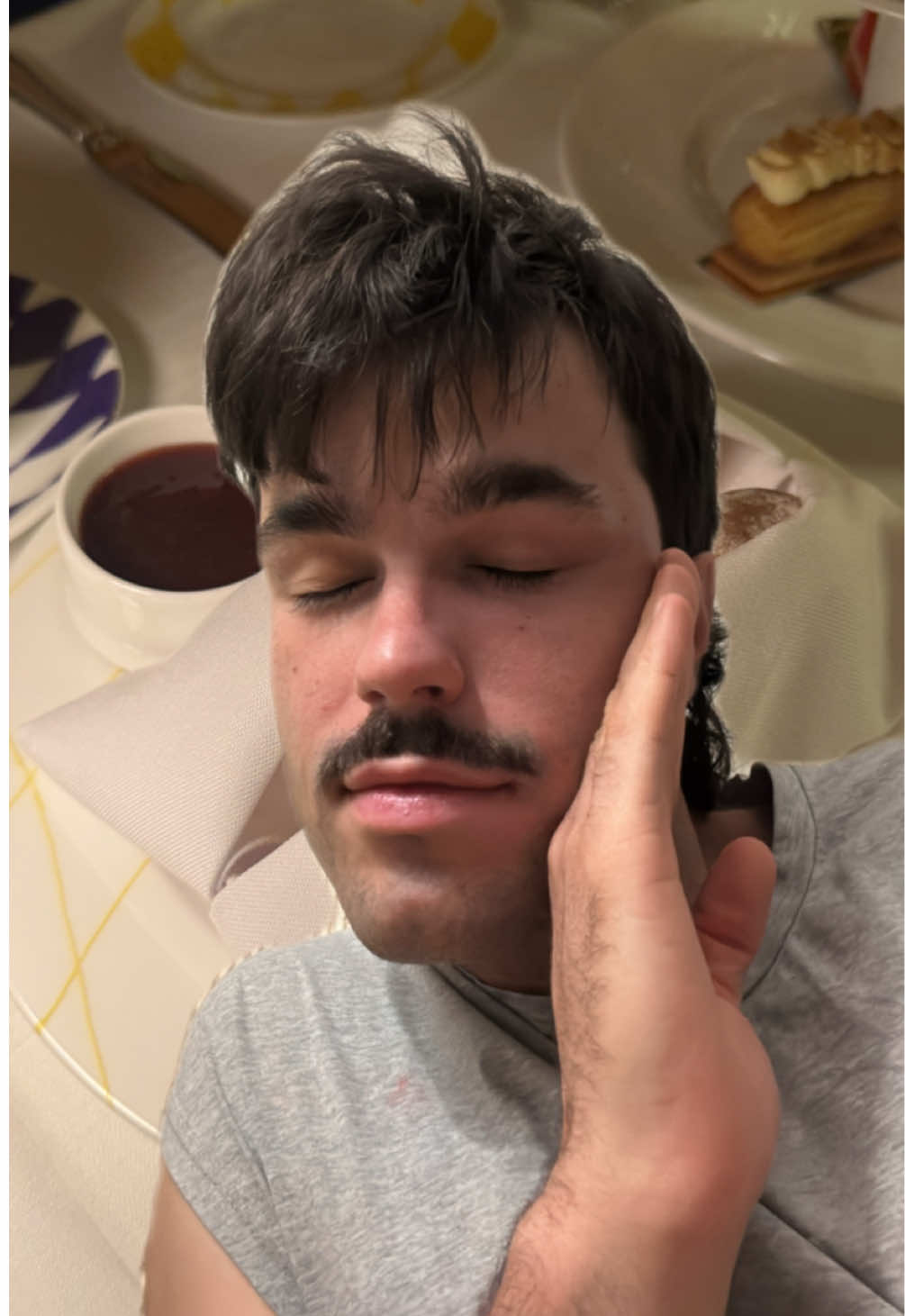 A post by @peldanyos on TikTok caption: Tengo la galería llena de capturas de comentarios vuestros desde 2021 eh  