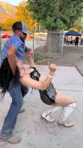 A post by @celes_ttee on TikTok caption: QUE BONITO ES BAILAR 😍@Brian Gil 🔥🔥 #celeste #cumbia #mexico #baile #sueltas 