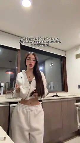 A post by @katteyes on TikTok caption: por eso ya nadie quiere salir conmigo 😂 