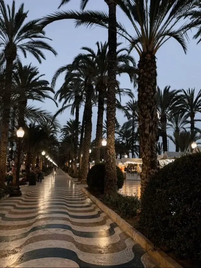 A post by @becca_marti_ on TikTok caption: #alicante🇪🇸 