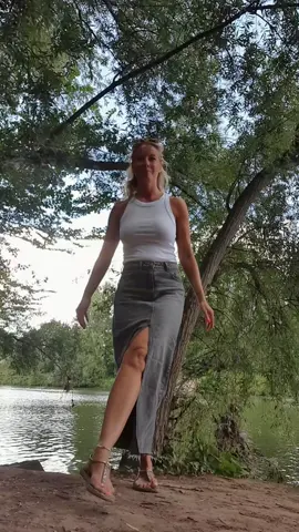 A post by @realangi0 on TikTok caption: Ja wo ist sie denn nur? ☀️🤷 Ein Sommer wie im Bilderbuch 🤣 Wünsche euch einen guten morgen 
