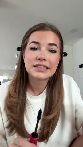 A post by @jadeanna on TikTok caption: Drop meer summerlove-confessions en ik beantwoord ze in de comments 🫡 💖 *ad #TheSummerITurnedPretty S3 staat nu op @PrimeVideoNL  The Summer I Turned Pretty - seizoen 3
