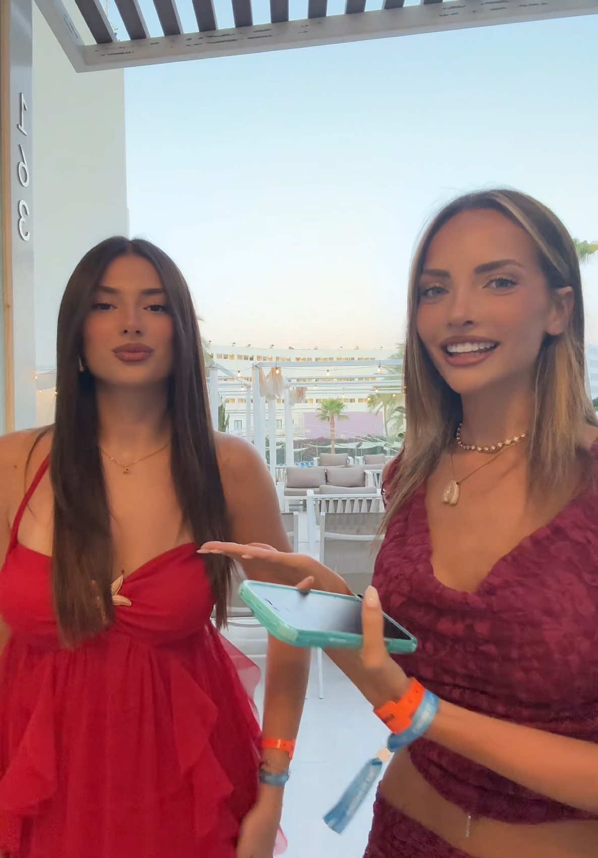 A post by @brisida on TikTok caption: fit check seconda sera a Magaluf🇪🇸