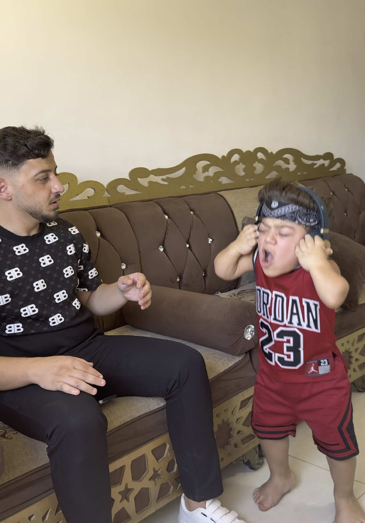 A post by @yahia_x on TikTok caption: 😂😂😂😂#يحيى_الزعبي 