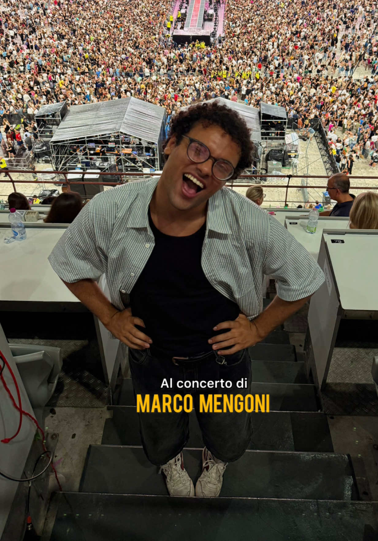 A post by @kiro_ebra on TikTok caption: 🎙️Per il terzo episodio di “Kiro On Air” oggi ci delizia la voce di Marco Mengoni! Mi sono sentito in paradiso 🏖️  #MarcoMengoni @Billboard Italia 