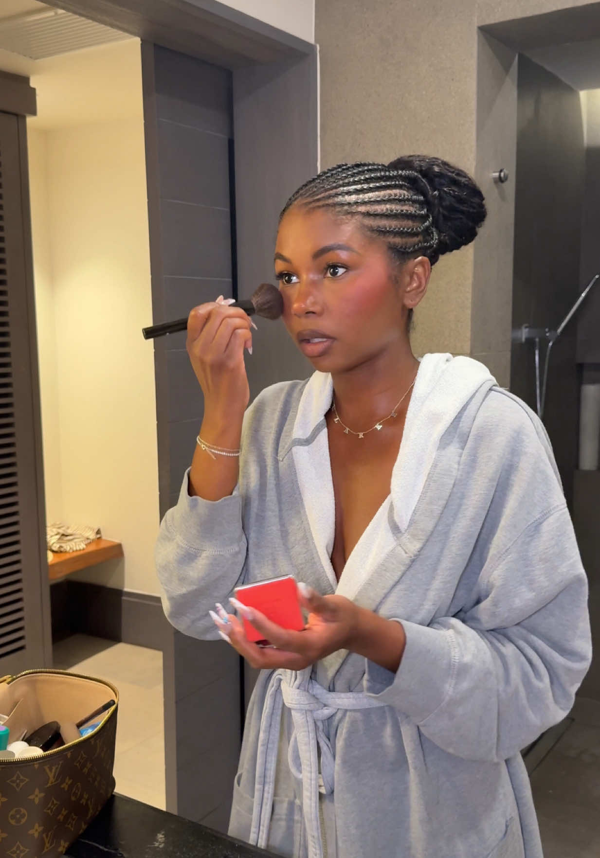 A post by @claaaarke on TikTok caption: pick up the phoneeeee!! 📲 let’s FaceTime & get ready for dinner on vacation 💌💋 #grwm 