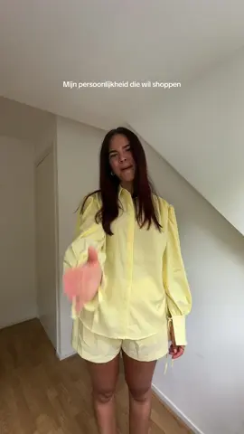 A post by @beaugoudbeek on TikTok caption: Gaat altijd weer fout 🫣 @LOAVIES #fy #foryou #girlsgoneloavies #loavies #shoplog #loavieshaul #outfit #outfitinspo #fashion #ootd #summeroutfit  