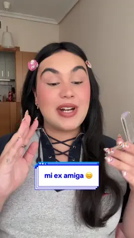 A post by @lizziemcwhore on TikTok caption: pubIi no puedo creer que este vídeo sea con un iluminador en polvo… aunque es de la gama buttermelt de @NYX ES so I kinda do #ButtermeltHighlighter #Buttermelt #NyxCosmetics_es #Makeup #Crueltyfreemakeup #Veganmakeup #highlight #viralmakeup