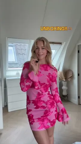 A post by @marijnkuipers on TikTok caption: Ad | @LOAVIES UNBOXING TIME!!💓☀️ #loavies 