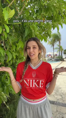A post by @lilyslilah on TikTok caption: sa maman, son porte-monnaie, sa prof …..