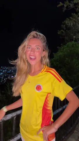 A post by @aitanaasoriano on TikTok caption: ACABO DE ATERRIZAR EN ME DE LLINNNN @Mj Meneses✨ @lamijita 