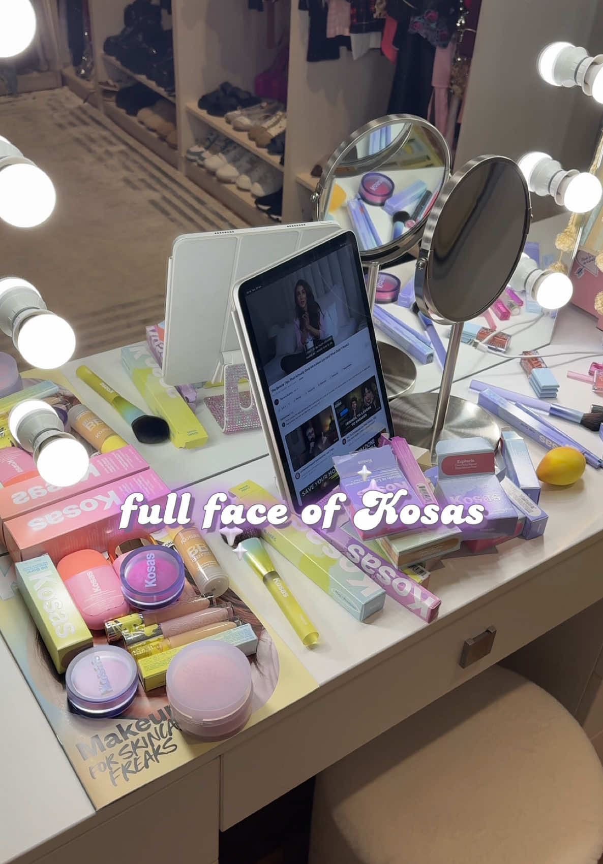 A post by @stefiolariu on TikTok caption: trust the process @Kosas 🍄  am primit cutia asta incredibila de la @Sephora Romania si am testat produse noi 📦 Kosas se gaseste in sfarsit si la noi, eu aveam deja concealerul lor care sincer e chiar preferatul meu din ultimele luni deci aveam speranteee sincer toate produsele m-au impresionat mai ales pt ca sunt multitasking (makeup&skincare) cu formule clean care si ajuta la imbunatatirea tenului ✨ tooootusi o sa mentionez cateva in mod special, produse care deja sunt nelipsite din rutina mea 💕  • incep cu buretelul pt ca nu am mai pus mana pe altul de cand il am pe asta, l-a intrecut si pe BeautyBlender care era nelipsit de cativa ani 😭 foarte usor de lucrat cu el datorita partii ascutite, e GENIAL 🧽 • Revealer Extra Bright rozaliu e corector de culoare si ilumineaza supeeer bine, aplicat sub concealer chiar face diferenta I love it (nu mai spun de concealerul Kosas care e my fav pt ca arata super natural)  • pudra compacta e foarte faina si blurring, ambele nuante le tot folosesc 💌 • BLUSH!!! wow wow wow, au un finish efectiv perfect, usor glowy dar nimic exagerat, au pigment dar fix cat trebuie, se aplica super usor, le adoooor 🥹 oricate blush-uri am jur ca nu seamana intre ele si lip oil-urile normal 🍯 a fost greu sa aleg ca toate sunt faine dar astea sunt cateva care chiar au iesit in evidenta (aaa si BB cream-ul e ceva nemaintalnit, are o textura umeda si densa, greu de descris dar se aplica superrrr) thank u Sephora #gifted 