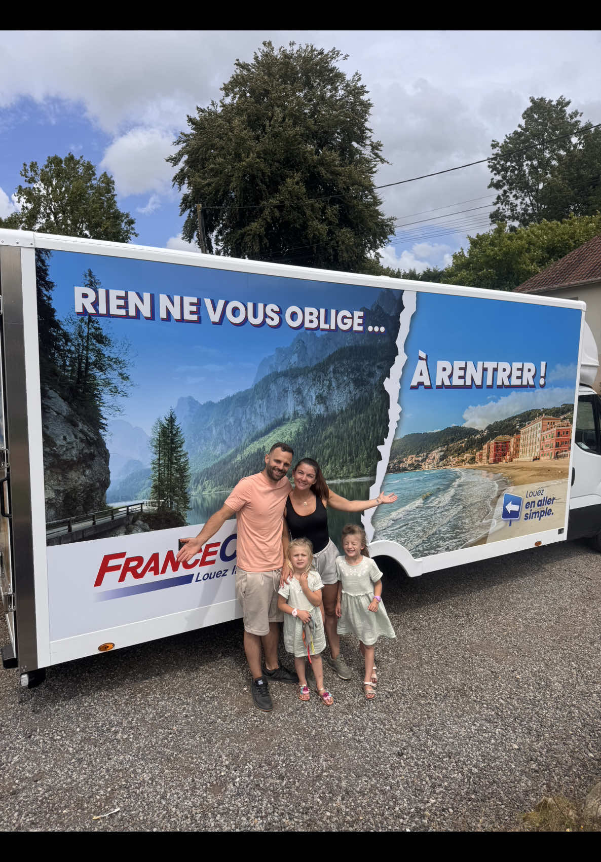 A post by @noemieetrudy on TikTok caption: Difficile de quitter l’endroit où l’on a tout construit. Cette région magnifique, peuplée de gens formidables. Nos amis, notre famille… Mais c’est ainsi que se trace notre chemin. Ce n’est qu’un au revoir. On vous aime❤️