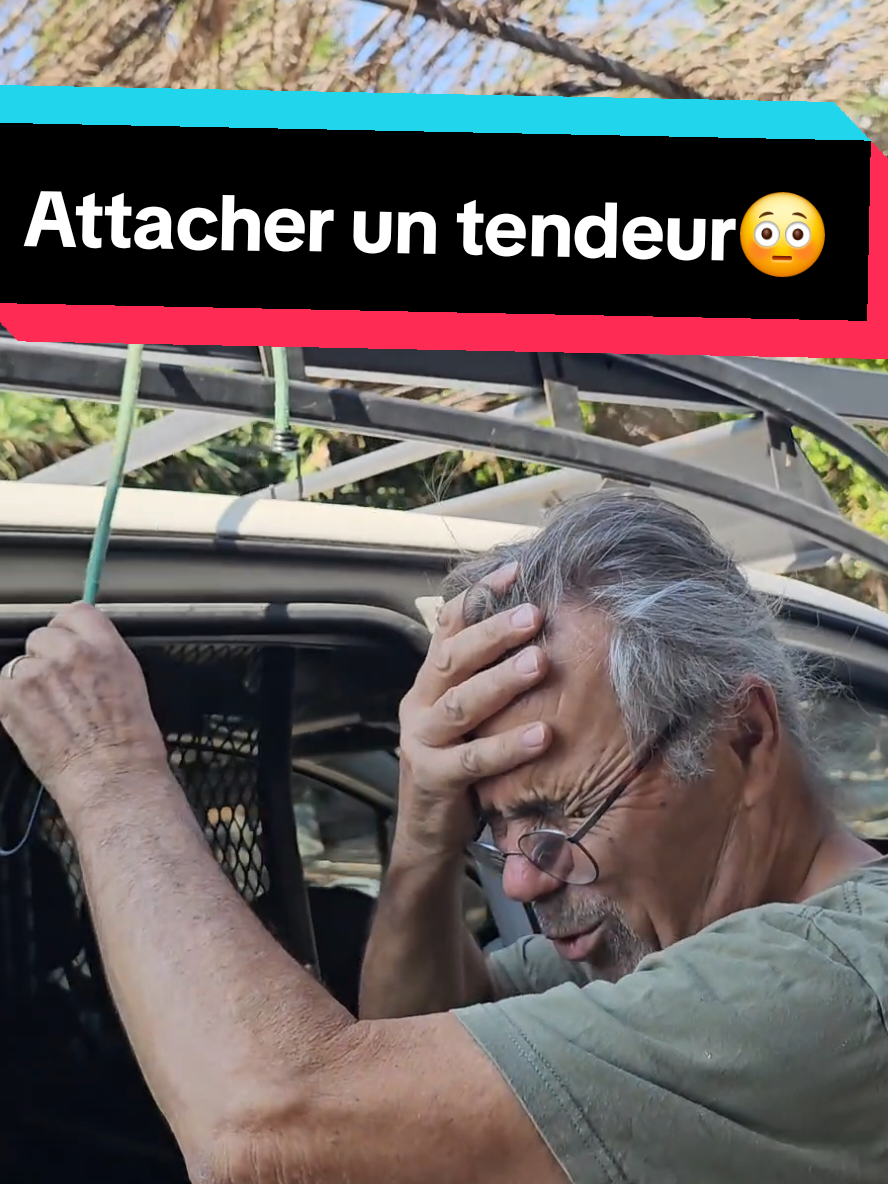 A post by @salut_cest_jacques on TikTok caption: Attacher un tendeur👌 #astuce #bricolage 