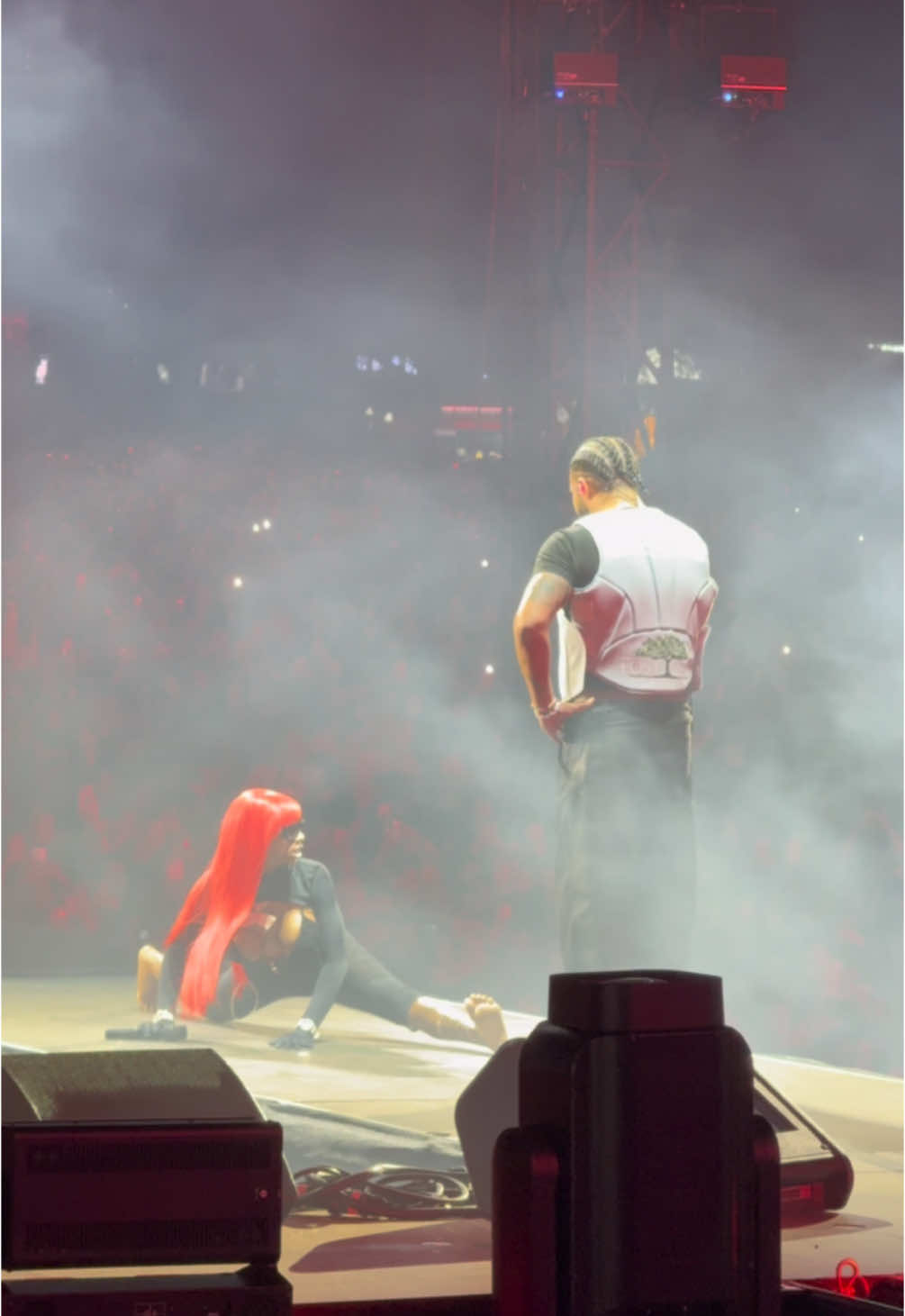 A post by @sexyyred314 on TikTok caption: Nothing beats ah Jet2Holiday!!! 🤣🤣 #sexyy #fyppp #sexyyred #london #fyp #drake #wireless 