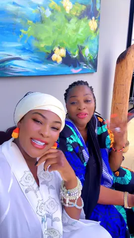 A post by @coachhamond on TikTok caption: La Guinée Conakry est là ♥️♥️♥️♥️♥️ ma sœur @Aya DIAWARA 