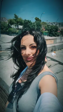 A post by @annabell99999 on TikTok caption: Buonasera 🫶🥀😍🖤💋🤗#buonasera #passione #rispetto #sempre #lei #polacca 