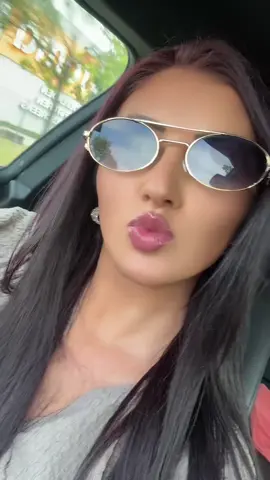 A post by @andreea.valentinaa93 on TikTok caption: #foryou 