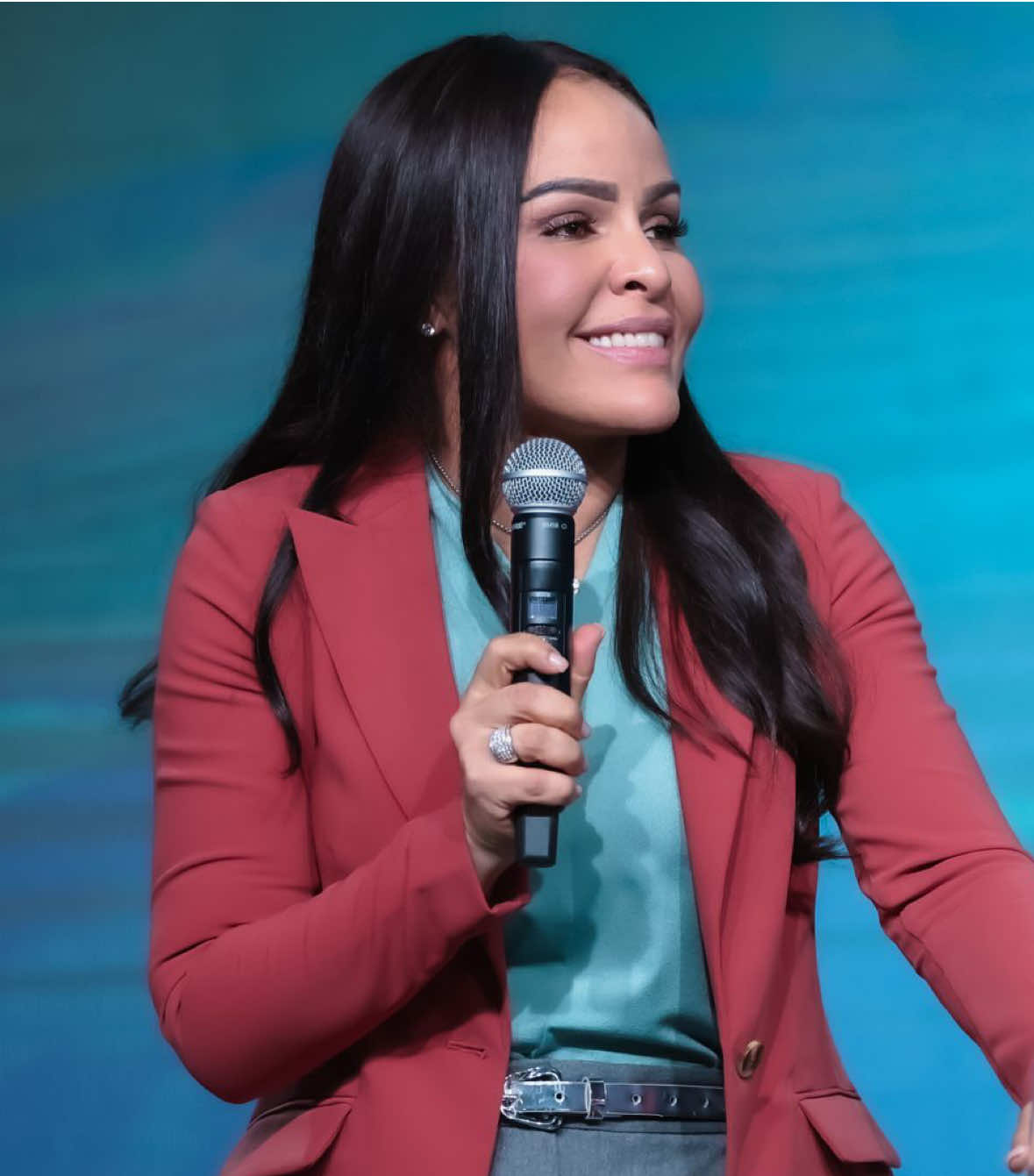 A post by @yeseniathenoficial on TikTok caption: SE RADICAL!! #yeseniathen #dios #parati #tiktok #palabra 
