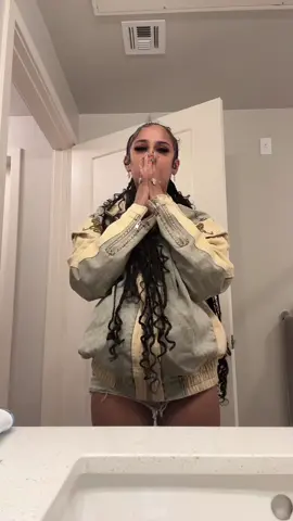A post by @theahnamac2 on TikTok caption: YOOO IM LITERALLY CRYING😂😂😂😂😂😂😂😂😂😂 #fyp #viral #fypシ #setitoff 