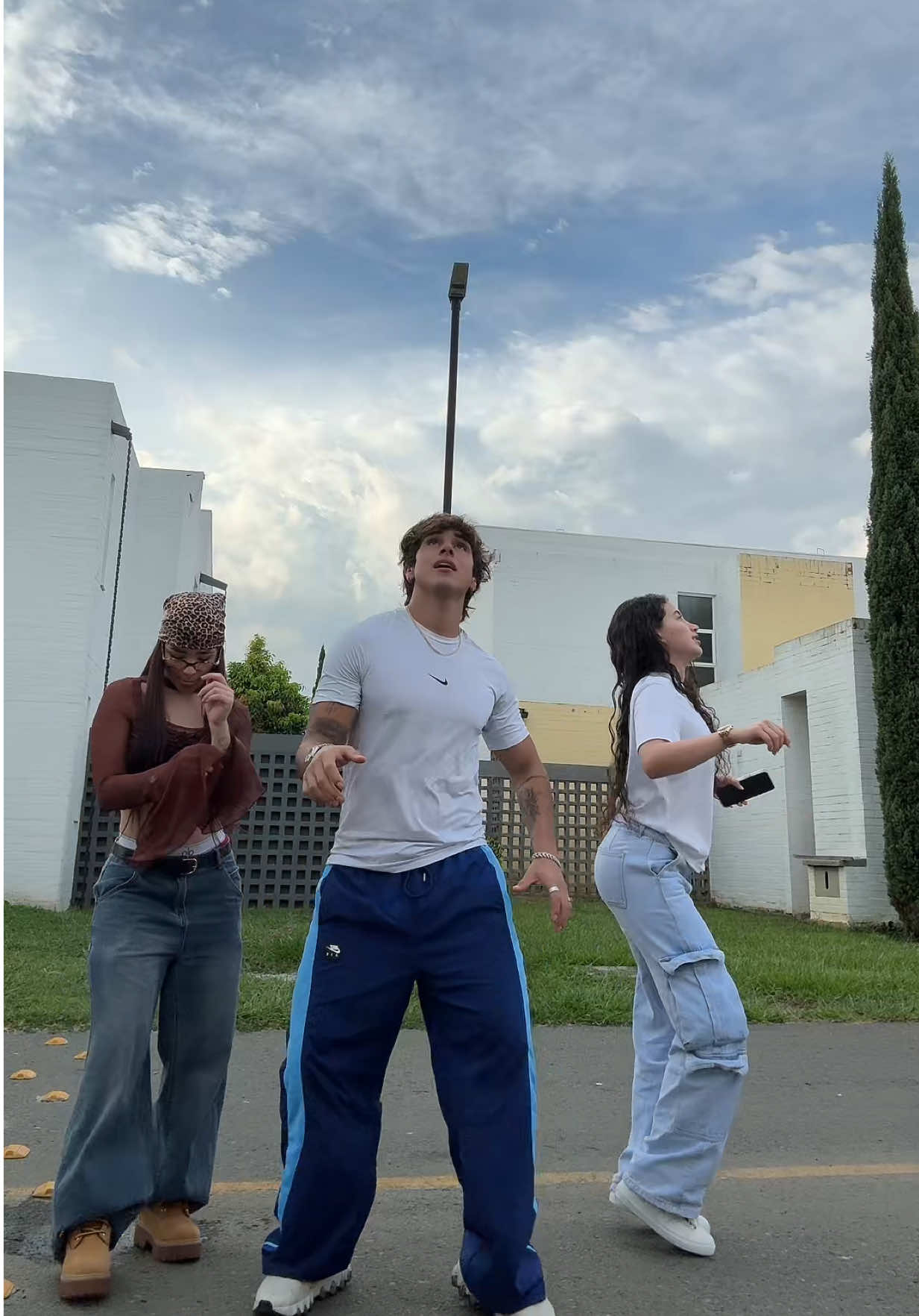 A post by @matiasochoa022 on TikTok caption: salsa choque 😮‍💨🚀@Fer Realpe @Mar 