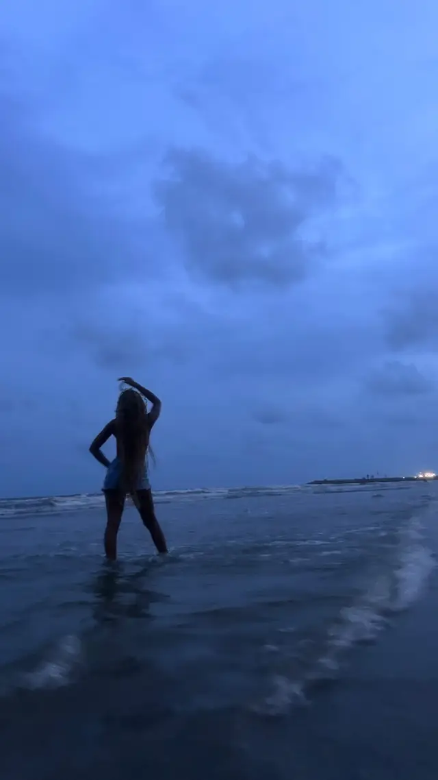 A post by @nani0nanoth3rplanet on TikTok caption: #foryou 