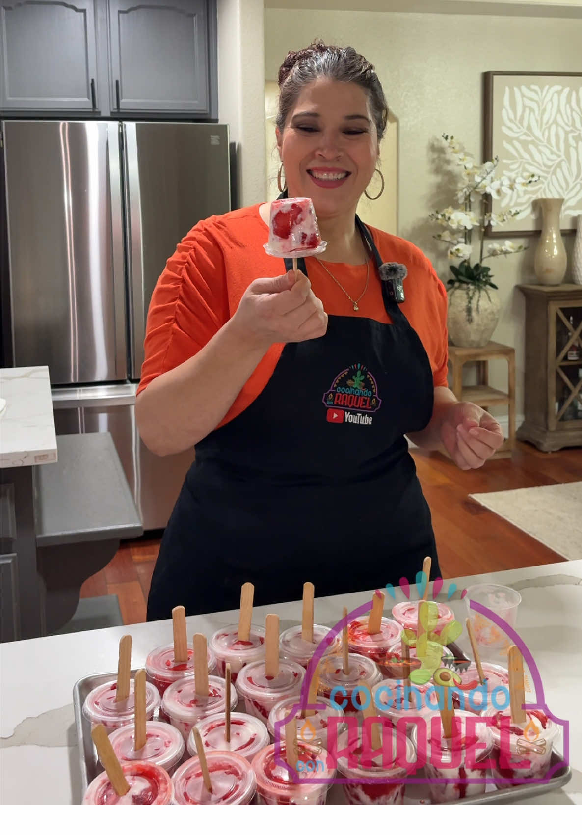 A post by @anaraquelhz on TikTok caption: Paletitas de fresa con crema, perfectas para esta calor!🍓🍨😋😋❤️#fyp #cocinandoconraquel #paletasdehielo #fresasconcrema 