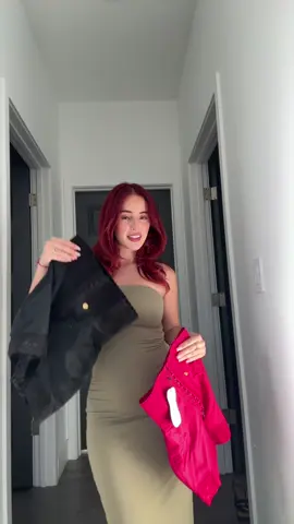 A post by @nicollefigueroaa on TikTok caption: El truco está en jugar con las tallas según qué tan ajustada la quieras 🤍 En este video uso una talla S y miren cómo moldea 😍 Todas nuestras fajas se adaptan a tu cuerpo, solo elige la compresión que prefieras 💫 