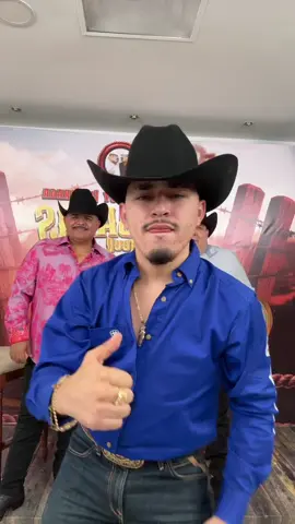 A post by @uzielgonzalezz on TikTok caption: Con mis compás los capibaras 🦫🦫🔥 @Chuy Lizarraga @elcoyoteoficial #fyp #foryoupage #uzielgonzalez #cali #viral #banda #sierreño #norteño #eluziel #bailando #bailando #tour #paratii #chuylizarraga #elcoyote 