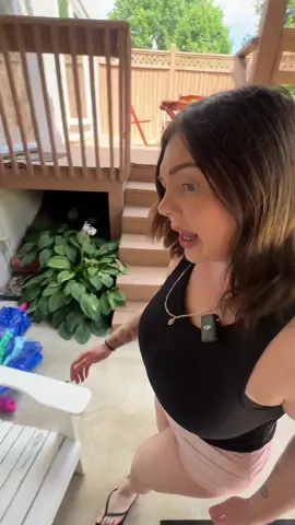 A post by @gueragringa on TikTok caption: No está lista la alberca #gringa #humor 