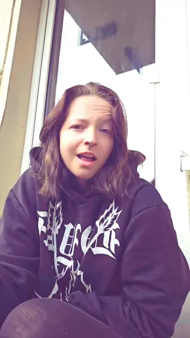 A post by @_loyal_kontra_k on TikTok caption: #Foryou #foryoufage #mommy #alleinerziehend #ostdeutschland #sommer2025🌸🌸🌸 #🇩🇪 