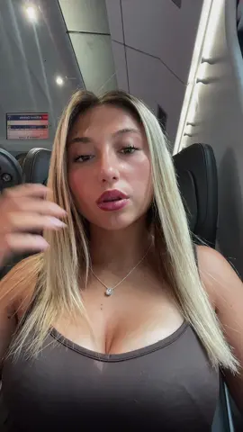 A post by @baemati_ on TikTok caption: okay il culo ma anche il faccino non scherza 