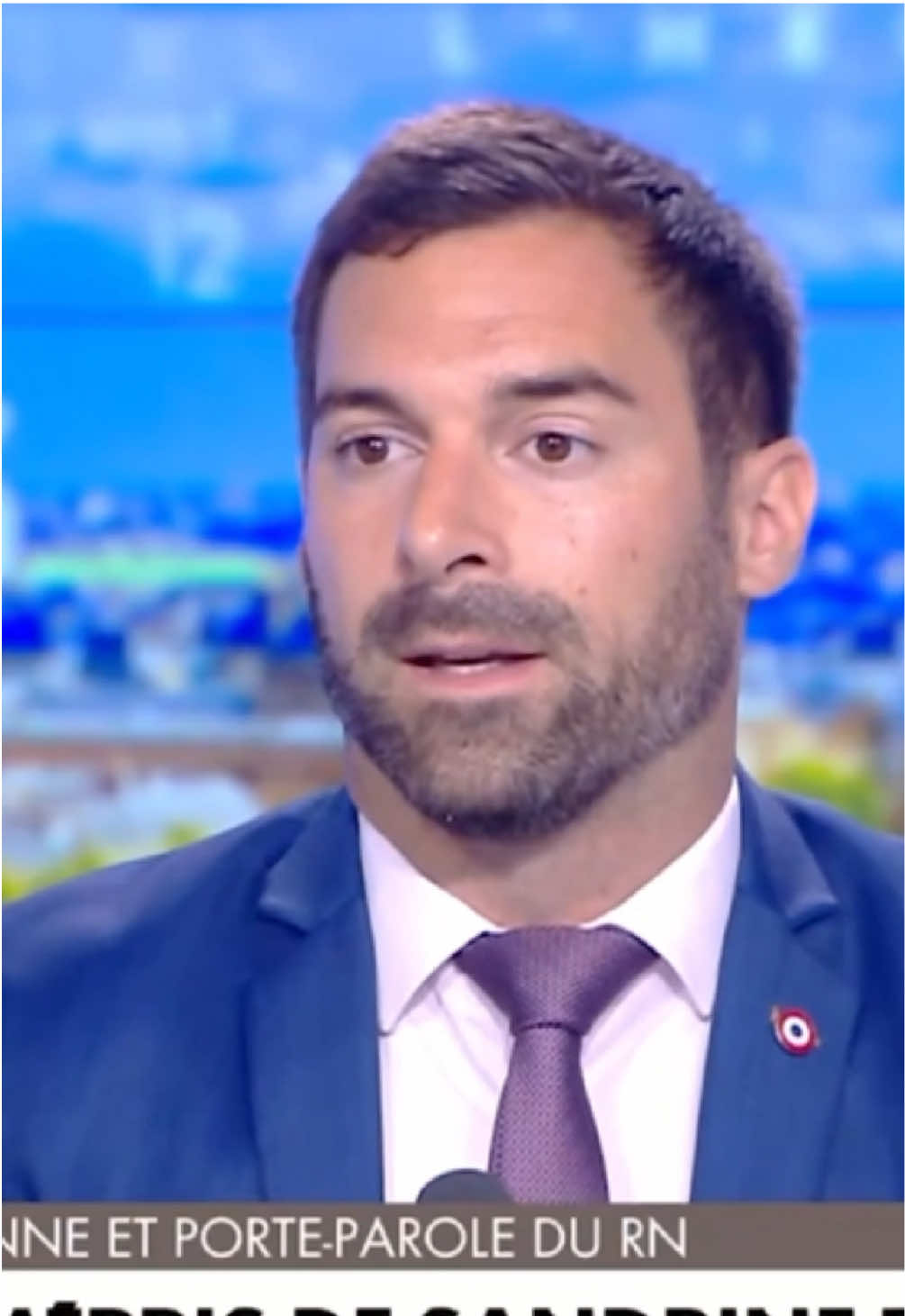 A post by @julienodoul on TikTok caption: Si Sandrine Rousseau mange 3 fois par jour avec de bons produits, c’est grâce à la rentabilité de nos agriculteurs !