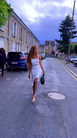 A post by @dikalova2 on TikTok caption: #fouryou #newtrend #tiktokfrance🇨🇵 #tiktokmalibamako🇲🇱❤ #CapCut #invisible 