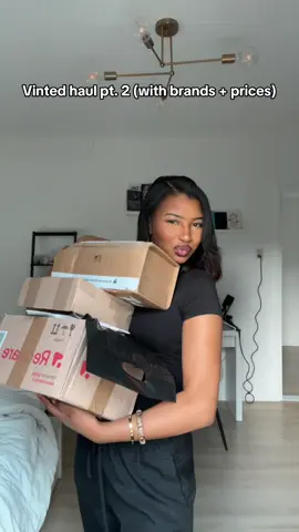 A post by @ffatimadl on TikTok caption: Vinted haul pt. 2 🌪️ #vintedfinds #vintedhaul #ootd #xyzabc #fyp 