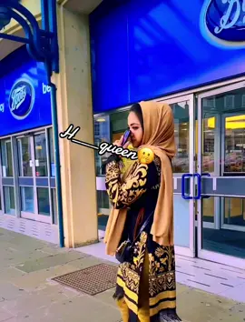 A post by @q___ueen7 on TikTok caption: @🫐H…queen 🫐💇‍♀️💅 #🥰😜 #সিলেটি_ফুরি💘🧕 #bdtiktokofficial🇧🇩 #fypシ゚ #robina #trending #🔥🤟🔥🤟🔥🤟🔥 #🤣🤣 