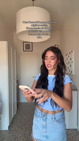 A post by @chaimaacherbal on TikTok caption: ODIO QUANDO MI SUCCEDE 😂 Ogni volta che devo aprire whatsapp puntualmente non ricordo il nome di nessuno.. #LiveOutlandish 