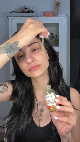 A post by @busekorkmaz on TikTok caption: Dedikodularım,sırt ağrılarım ve ışıl ışıl cildim ya🤭🤭🤲🏻🤲🏻 #garnierskincare #işbirliği 